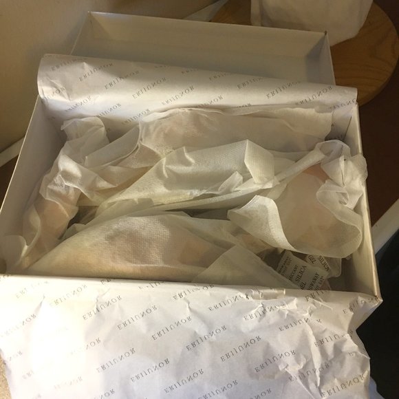 ERIJUNOR Pink Ankle Strap Satin Heels With Rhinestone Brooch  NEW IN BOX!!! - Picture 10 of 12